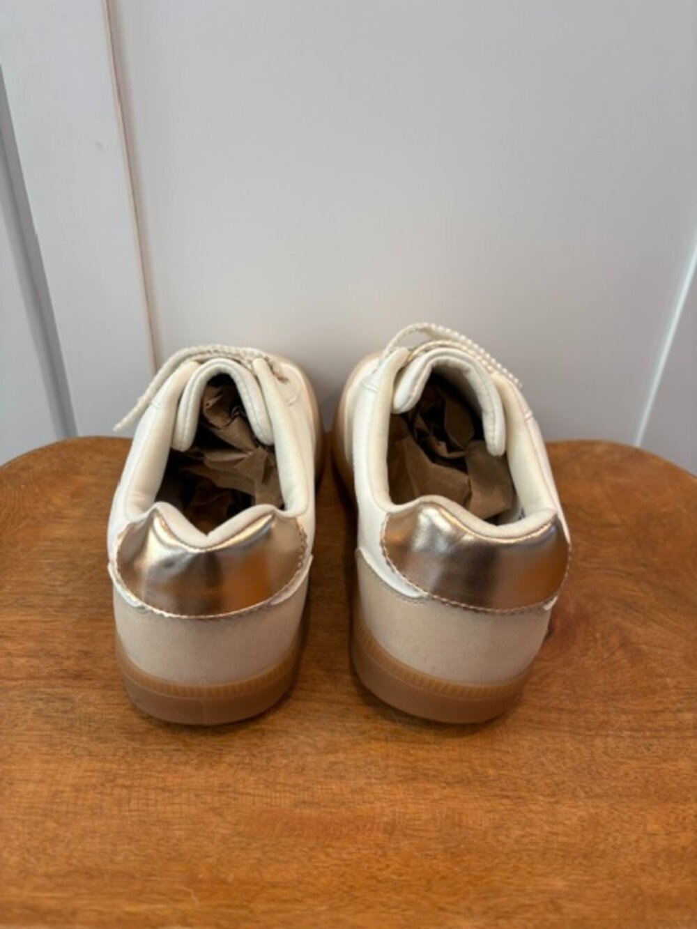 Dolce Vita "Quick" Velcro Sneakers Beige Gold Size 8 Trendy Strap Shoes - Picture 3 of 5